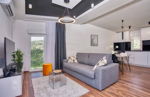Klis Villa | VILLA CVITA is a modern 5-bedroom villa with a Jacuzzi, a Gym and Finnish Sauna, a heated pool, and amazing views