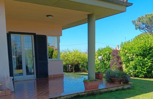 Anzio Villa | VILLA DAL PESCATORE Apartment - Elegant Retreat between Anzio & Nettuno with Garden and refined Patio - Train Station 500mt