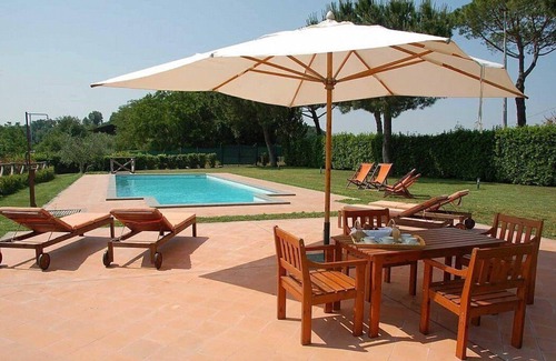 Calvi di Umbria Villa | Villa Darsia: A splendid and luminous two-story villa surrounded by meadows and by green hills, with Free WI-FI.