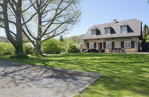 Lagarde Villa | Villa 'De La Douloustre' with Mountain View, Wi-Fi and Air Conditioning