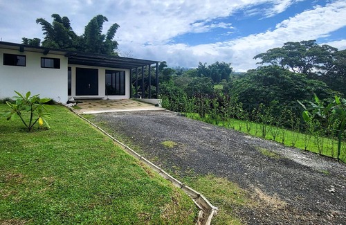 Barva Villa | Villa de la Montaña Heredia