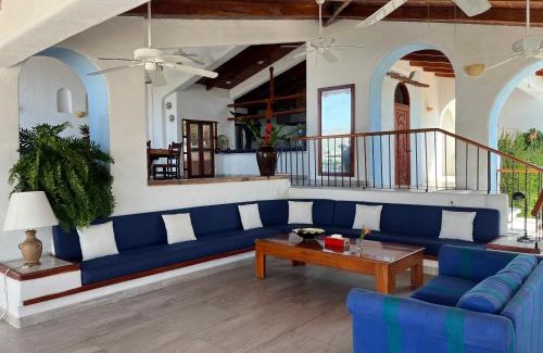 Ixtapa - Zihuatanejo Bed & Breakfast | Villa de La Roca