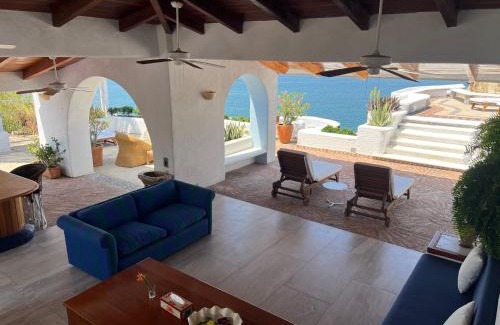 Ixtapa - Zihuatanejo Bed & Breakfast | Villa de La Roca