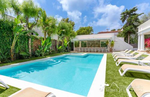 Sitges Villa | Villa De Los Leones in heart of Sitges by Beach and Town with A/C and Games
