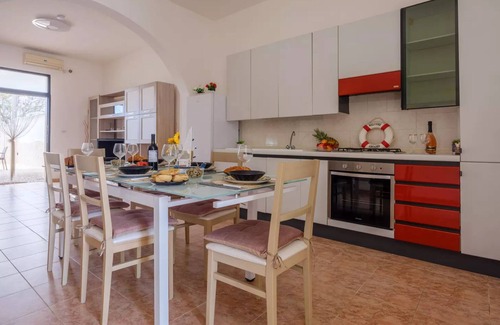 Torre Lapillo Villa | Villa Diamante Torre Lapillo With Air Conditioning, Parking And Wi-fi