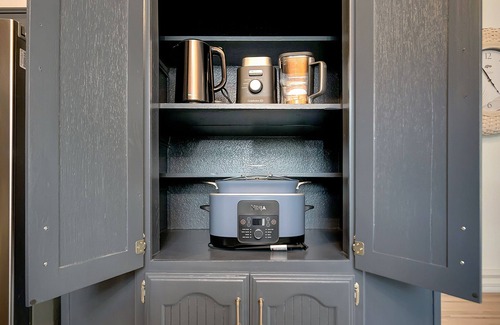 North Richland Hills House | Villa D’Oro, Saltwater Pool, Hot Tub, Arcade, Foosball & Walking Trail