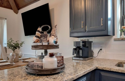 North Richland Hills House | Villa D’Oro, Saltwater Pool, Hot Tub, Arcade, Foosball & Walking Trail