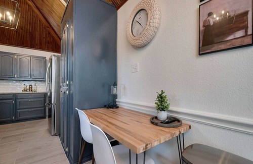 North Richland Hills House | Villa D’Oro, Saltwater Pool, Hot Tub, Arcade, Foosball & Walking Trail