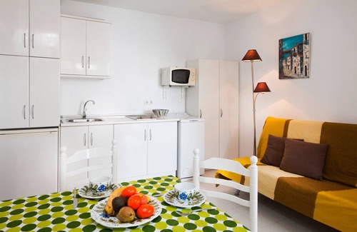 Velilla-Taramay Villa | Villa 'El Nido' with Sea View, Wi-Fi and Air Conditioning