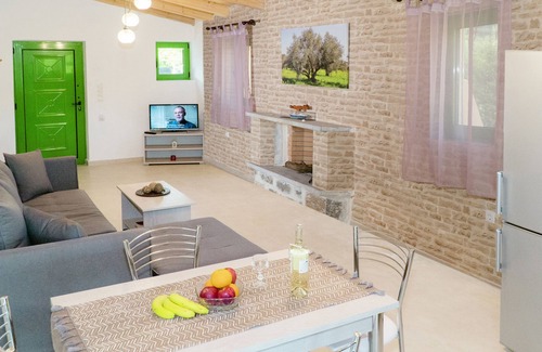 Lampini Villa | Villa Elia with mountain and lake view