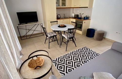 Asprouliani Villa | Villa Evgenia︱A Plain Lodge w/Pool in the Village