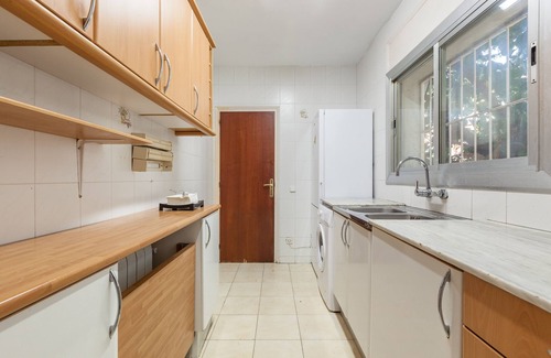 Castelldefels Villa | Villa 'Familiar Verdaguer' with Mountain View, Wi-Fi and Air Conditioning