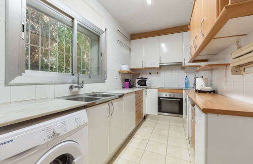 Castelldefels Villa | Villa 'Familiar Verdaguer' with Mountain View, Wi-Fi and Air Conditioning