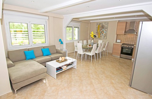 Georgioupolis Villa | Villa Fantasia- Less than 5-Min Walk to Kalivaki Beach with private pool