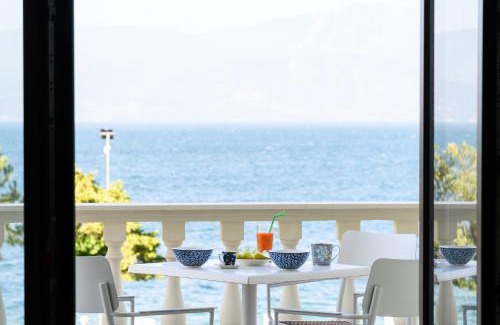 Gefira Mpania Villa | Villa Filoxenia - by the sea - up to 12 guests