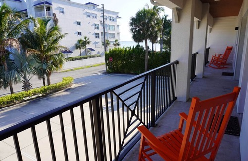 Crescent Beach Villa | Villa Fiorō-Bold Luxury 2BR/River & Coastal Vibe