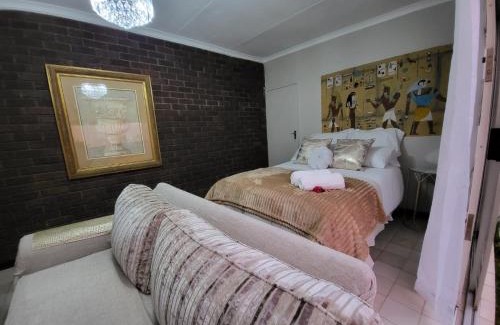 Germiston House | Villa Francisco Bed & Breakfast Solar Power