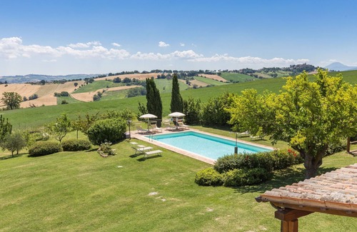 Arcevia Villa | Villa Fufi, refined country house with heated pool near Arcevia, in the quiet of Marche countryside