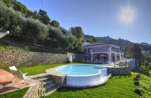 Santa Maria di Castellabate Villa | Villa Gaia: A bright and sunny two-story villa located on the slope of a hill, facing the sea, with Free WI-FI.