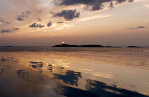 Batsi House | Villa Gaia, Beachfront, Plunge Pool & Sunset by Explore Andros