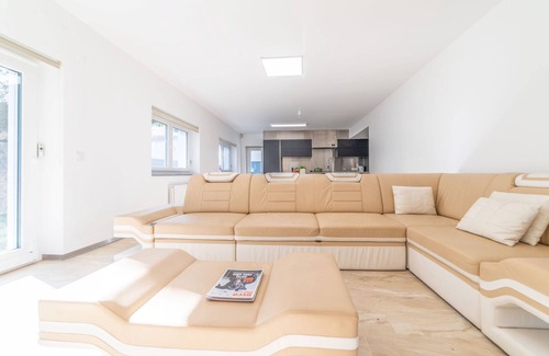 Belverde Villa | Villa Geranios - villa for 12 with pool, jacuzzi and near the beach