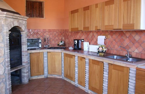 Agrigento Villa | Villa Gioiosa 5 bedroom villa with fenced pool, Air-con,Wi-Fi, BBQ, 3min to town