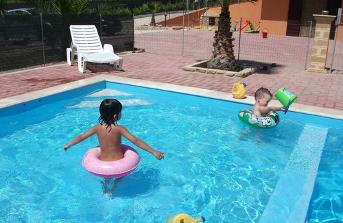 Agrigento Villa | Villa Gioiosa 5 bedroom villa with fenced pool, Air-con,Wi-Fi, BBQ, 3min to town
