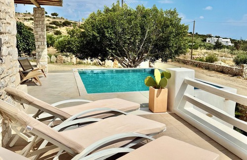 Aliki Villa | Villa Giorgianna - near Aliki beach with pool