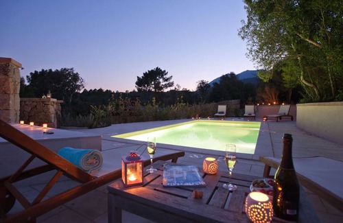 Porto-Vecchio House | Villa Giulia - 4/5 pers. Shared heated swimming pool, in the middle of the Corsican maquis