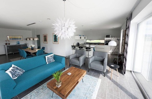 Morbach House | Villa Hunsrück - cottage, shower and bath, toilet, 3 bedrooms