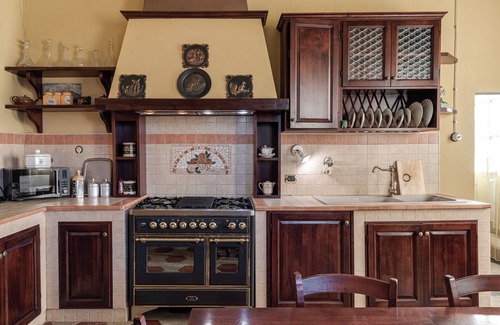 Rignano sull'Arno Villa | Villa 'Il Frassine' with Private Pool, Wi-Fi and Air Conditioning
