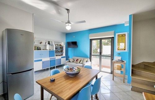 Laura House | Villa Il Nocchiero: A welcoming three-story independent house situated at a short distance from the beach, with Free WI-FI.
