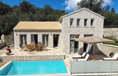 Mpogdanatika Villa | Villa Iliana on Paxos is looking forward to host you.