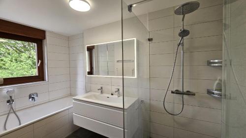 Aesch House | Villa im Kulturgarten mit Sauna