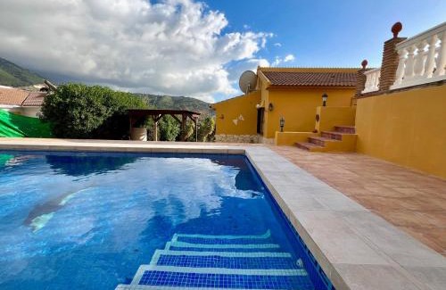 Alcaucin Villa | Villa in Alcaucin - Sleeps 4 - Pool - Parking