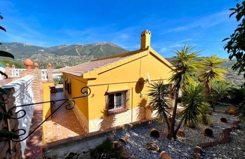 Alcaucin Villa | Villa in Alcaucin - Sleeps 4 - Pool - Parking