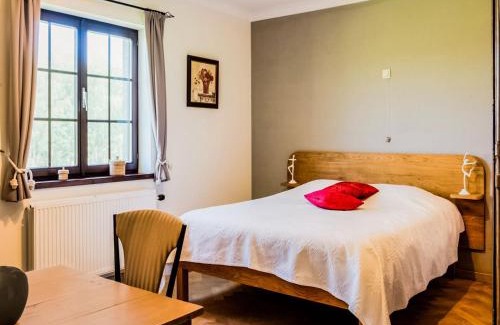 Bievre Villa | Villa in Biטvre with garden