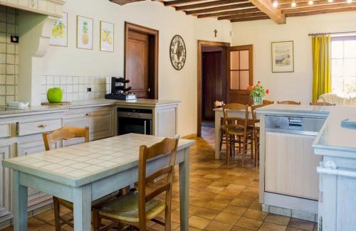 Bievre Villa | Villa in Biטvre with garden