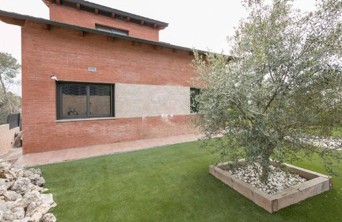 Castellar del Riu Villa | Villa in Castellar del Riu with Pool & Pyrenees