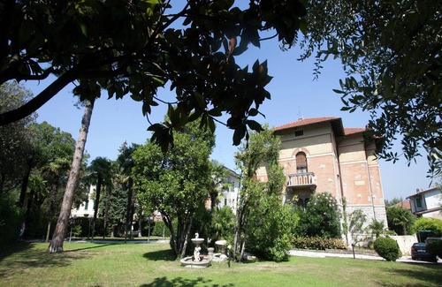 Desenzano del Garda Villa | Villa in Desenzano near Lake Garda