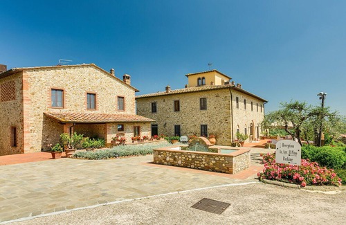 San Pietro in Bossolo Villa | Villa in Tavarnelle Val Di Pesa with 10 bedrooms sleeps 20