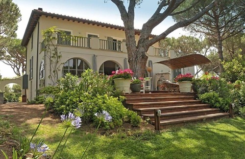 Marina di Bibbona Villa | Villa in Marina Di Bibbona with 6 bedrooms sleeps 12
