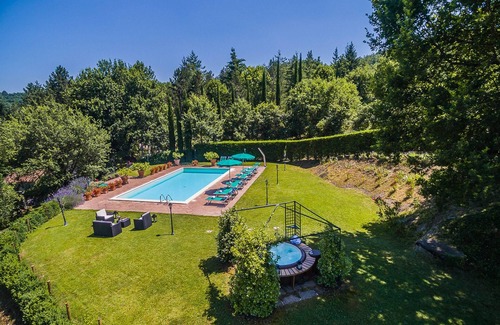 Ripoli House | Villa in Monterchi-Arezzo,Pool,Whirlpool,Wi-Fi,Aircon,gorgeous view, sleep 10