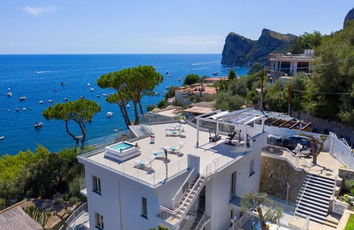 Sirenuse Villa | Villa in Nerano with 6 bedrooms sleeps 12