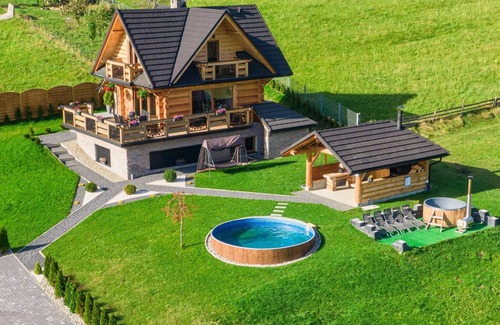 Nowy Targ Villa | Villa in Nowy Targ with Mountain Views & Pool