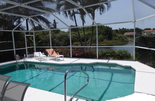 Central Naples Villa | Villa in the World Tennis Club with 16 tennis courts and private pool