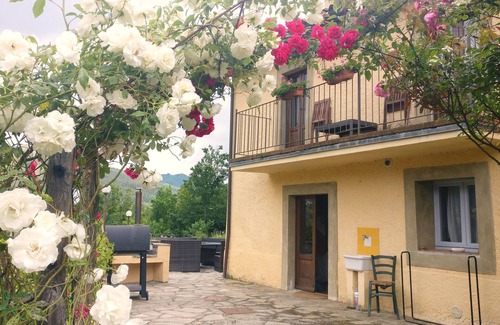 Villa Collemandina Villa | Villa in Tuscany with salt water private pool, complimentary wine, stunning view
