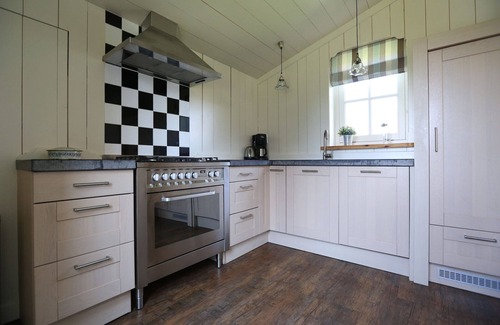 Hippolytushoef Villa | Villa in Wieringer Style with Hot Tub
