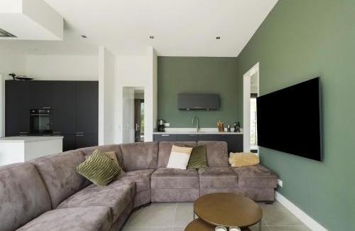 Zeewolde Villa | Villa in Zeewolde by Veluwemeer Beach