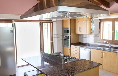 Puigpunyent Villa | VILLA ISLA-IDEAL FOR FAMILIES -FREE WIFI -BBQ-CHILDREN'S AREA- ECOLOGICAL HOUSE